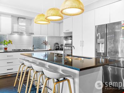 41 Riverina Parade, Lake Coogee WA 6166