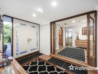 49 Creaney Drive, Kingsley WA 6026