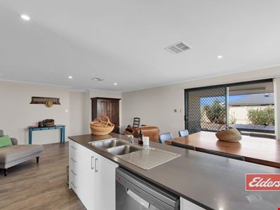 16 Lugger Outlook, Glenfield WA 6532