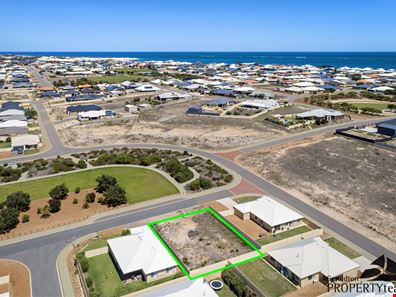 4 Herbert Street, Wandina WA 6530
