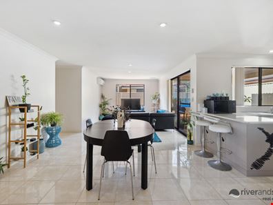 3/12 Beverley Road, Cloverdale WA 6105