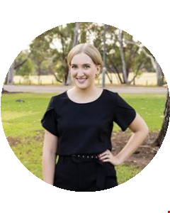 Laura Savage head shot