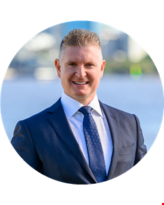 Lee Riddell head shot